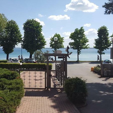 Апартаменти Le Rive Дезенцано-дель-Гарда Екстер'єр фото